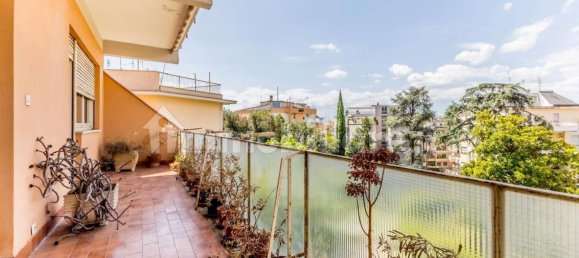 3 bedrooms Apartment in Rome, Italy No. 325911 3