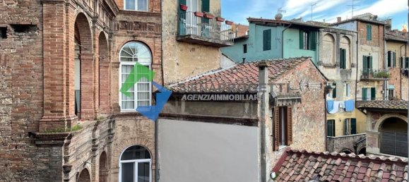 4 rooms Apartment in Siena, Italy No. 121799 2