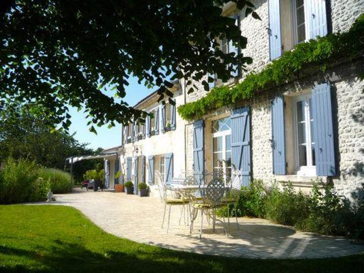 6 bedrooms House in Saintes, France No. 27326