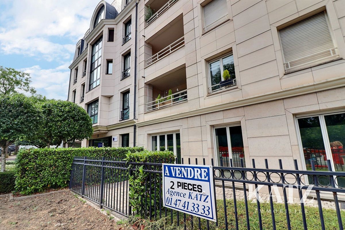 Gewerbliche Immobilie in Garches, France 86m², Nr. 151492