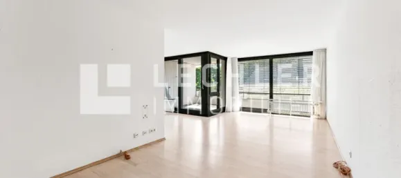 Квартира с 3 спальнями в Штутгарт, Германия № 243079 2