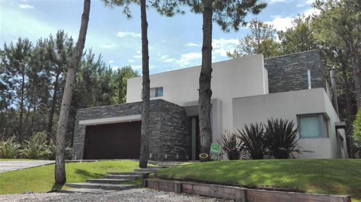 5 bedrooms House in Mar del Plata, Argentina No. 69066