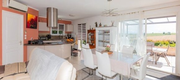 3 bedrooms Villa in L'Isle-Jourdain, France No. 307710 4