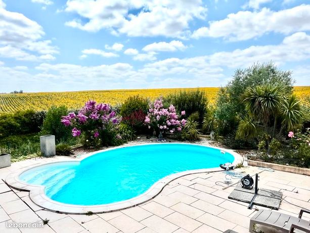 3 bedrooms Villa in L'Isle-Jourdain, France No. 307710