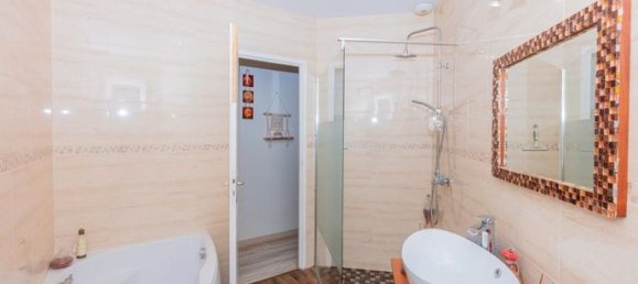 3 bedrooms Villa in L'Isle-Jourdain, France No. 307710 5