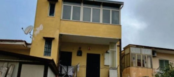 3 rooms Apartment in Naples, Italy No. 224642 2