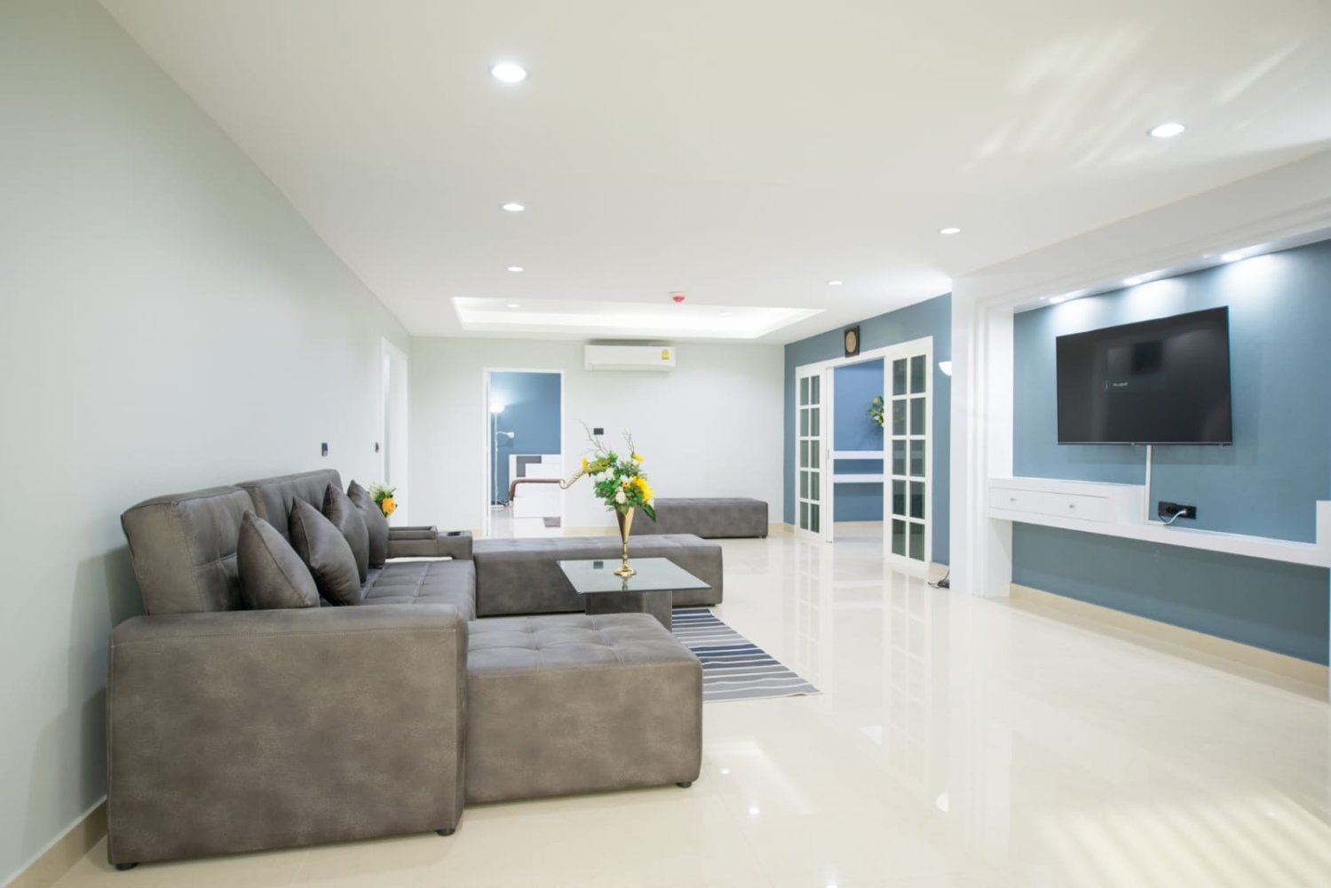 3 bedrooms Condo in Bangkok, Thailand No. 6608