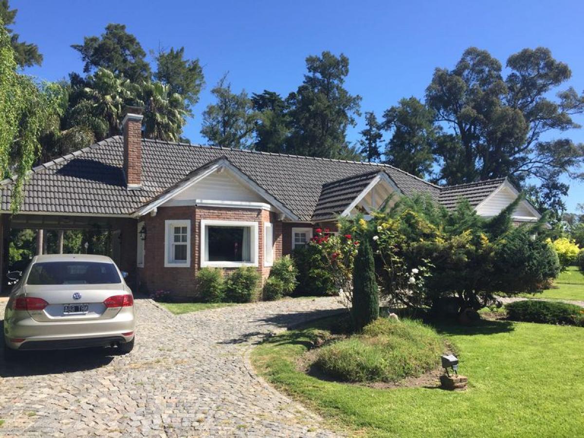 3 bedrooms House in Presidente Peron, Argentina No. 64157