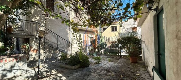 Casa de 3 divisões em Catanzaro, Italy N.º 86925 6