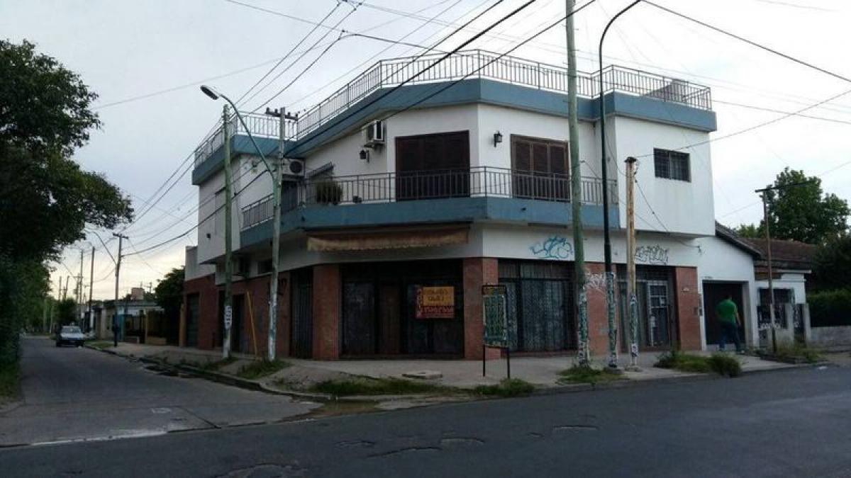 3 Schlafzimmer Haus in Hurlingham, Argentina, Nr. 74162