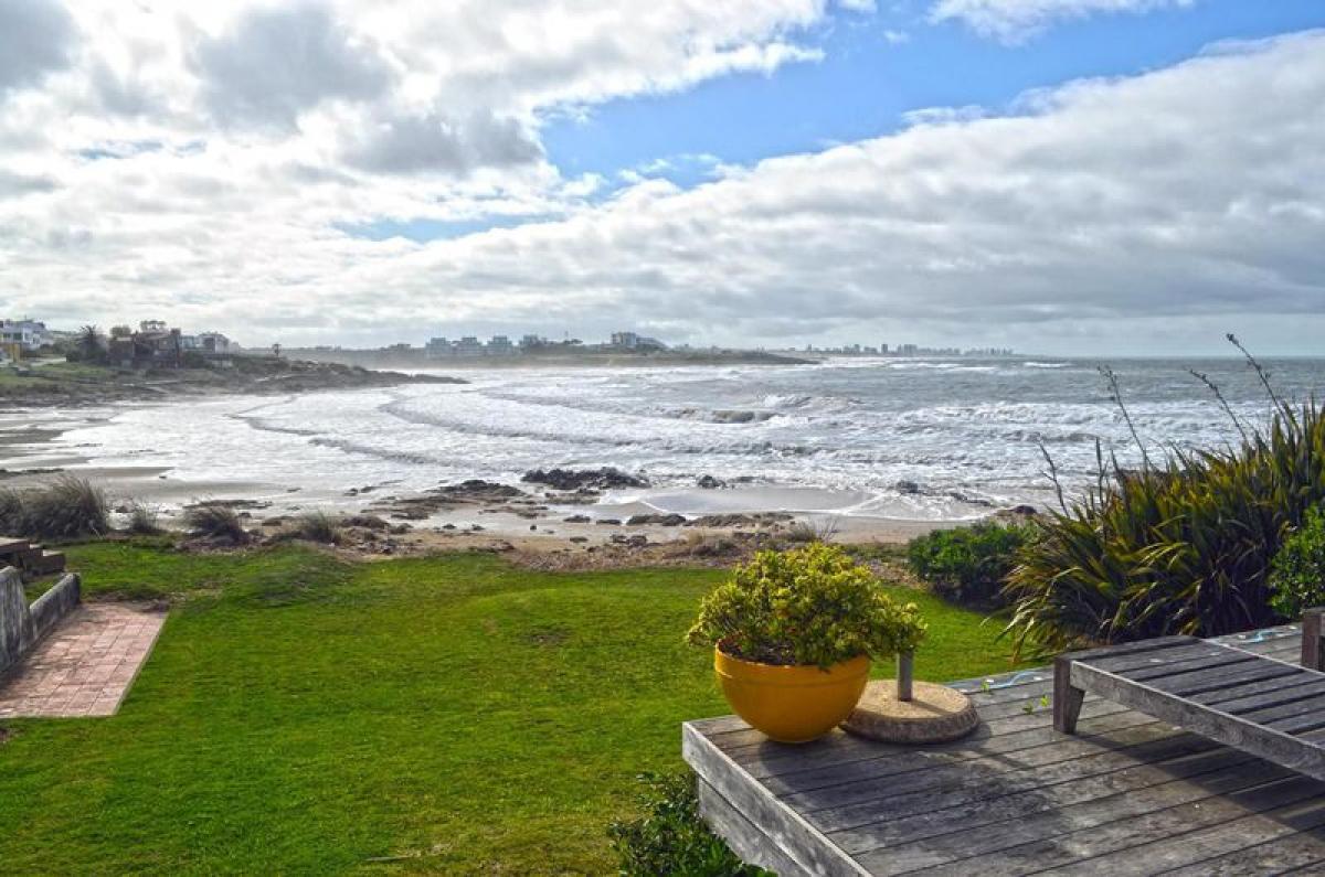 4 bedrooms House in Maldonado, Uruguay No. 6579