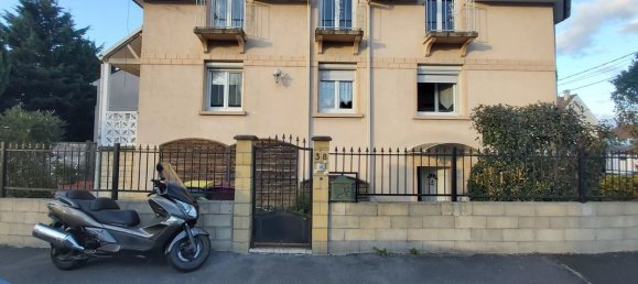 3 bedrooms House in Chelles, France No. 176715 2