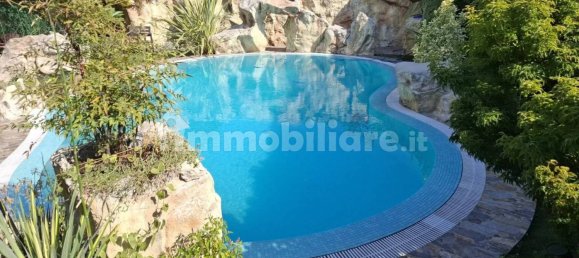 3 bedrooms Villa in Monzambano, Italy No. 338772 2
