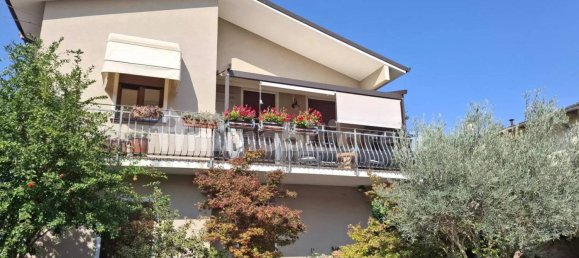 3 bedrooms Villa in Monzambano, Italy No. 338772 9