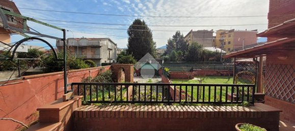 Apartamento de 3 dormitorios en Airola, Italy No. 329168 3