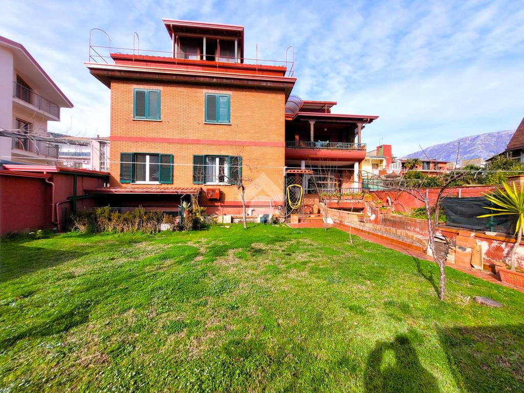 Apartamento de 3 dormitorios en Airola, Italy No. 329168