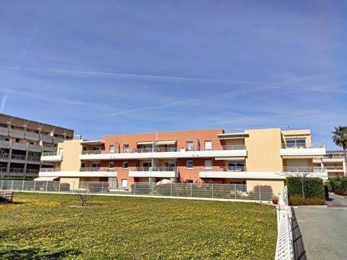 2 bedrooms Condo in Frejus, France No. 16881