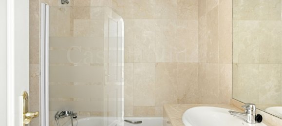 3 bedrooms Penthouse in Marbella, Spain No. 180901 17