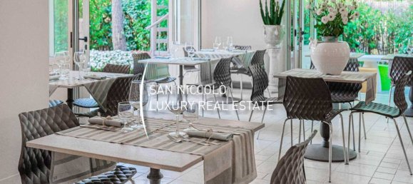 5 rooms Commercial property in Forte dei Marmi, Italy No. 210027 14