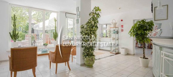 5 rooms Commercial property in Forte dei Marmi, Italy No. 210027 9