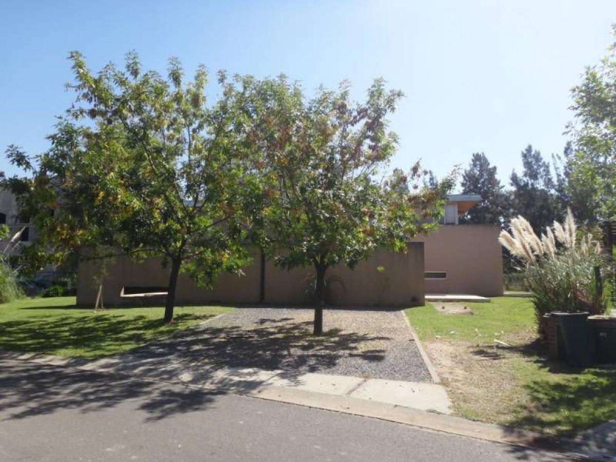 3 bedrooms House in Tigre, Argentina No. 10964