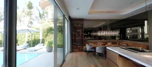 5 bedrooms Villa in Palm Jumeirah, UAE No. 170 3