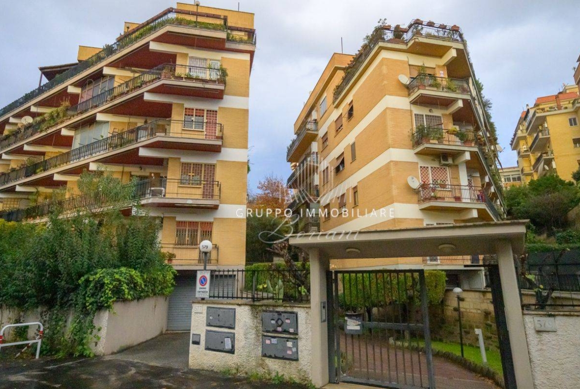 Квартира с 2 спальнями в Рим, Италия № 196427