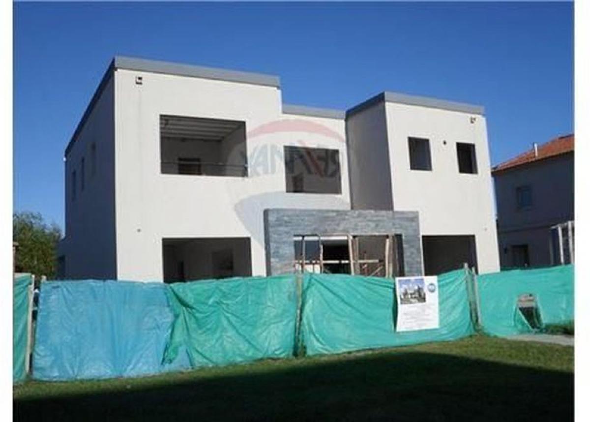 3 bedrooms House in Escobar, Argentina No. 20348