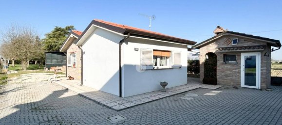4 bedrooms House in Argenta, Italy No. 14205 11