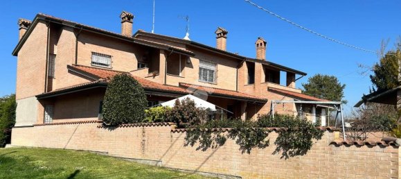 4 bedrooms House in Argenta, Italy No. 14205 7