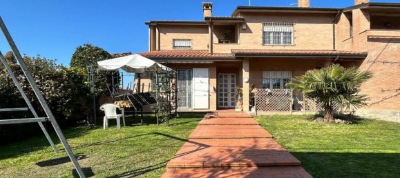 4 bedrooms House in Argenta, Italy No. 14205 3