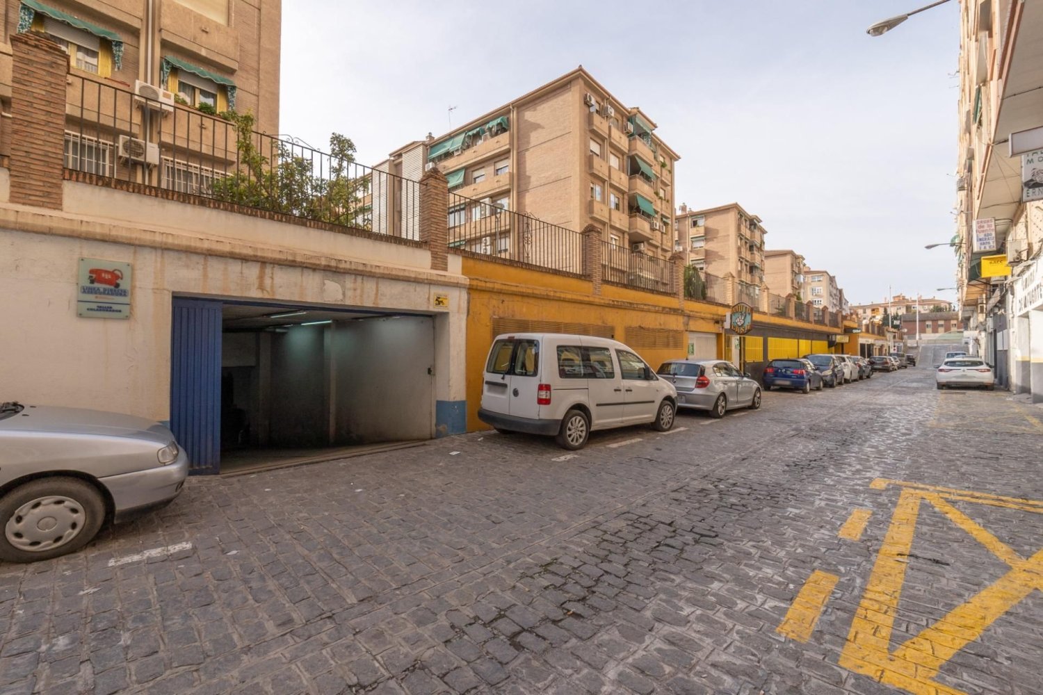 585m² Commercial property in Granada, Spain No. 166669