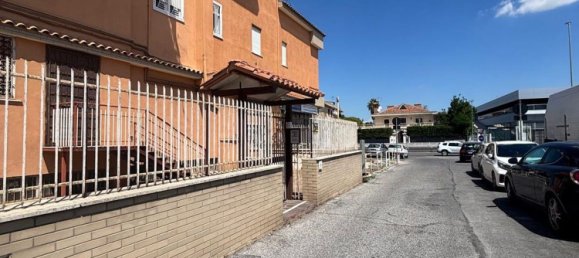 560m² Commercial property in Rome, Italy No. 260597 2