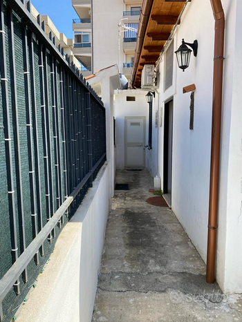 Дом с 2 комнатами в Мессина, Италия № 274900