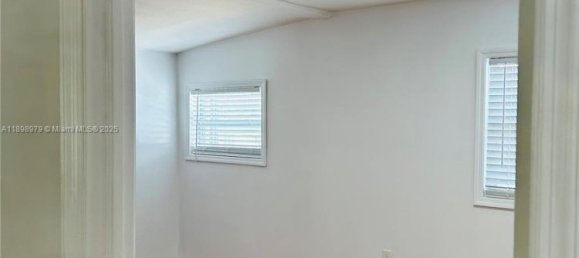 3 bedrooms Villa for sale in Miami, Miami-Dade, Florida, USA № 614870 13