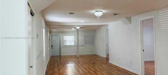 3 bedrooms Villa for sale in Miami, Miami-Dade, Florida, USA № 614870 6