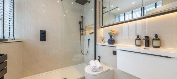 3 bedrooms Apartment in London, United Kingdom No. 8924 4