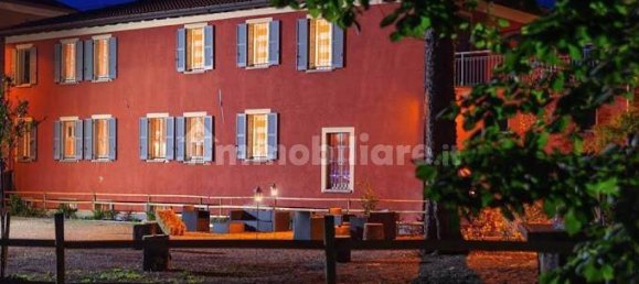 5 rooms Commercial property in Cocquio-Trevisago, Italy No. 172537 3