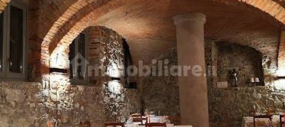 5 rooms Commercial property in Cocquio-Trevisago, Italy No. 172537 8