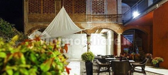 5 rooms Commercial property in Cocquio-Trevisago, Italy No. 172537 2