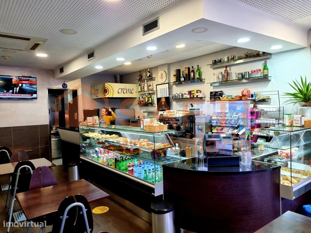 242m² Commercial property in Odivelas, Portugal No. 256039