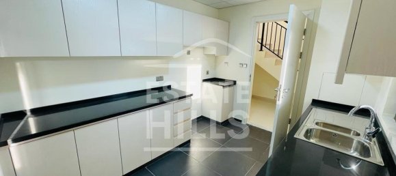 4 bedrooms Villa in Dubai, UAE No. 8706 19