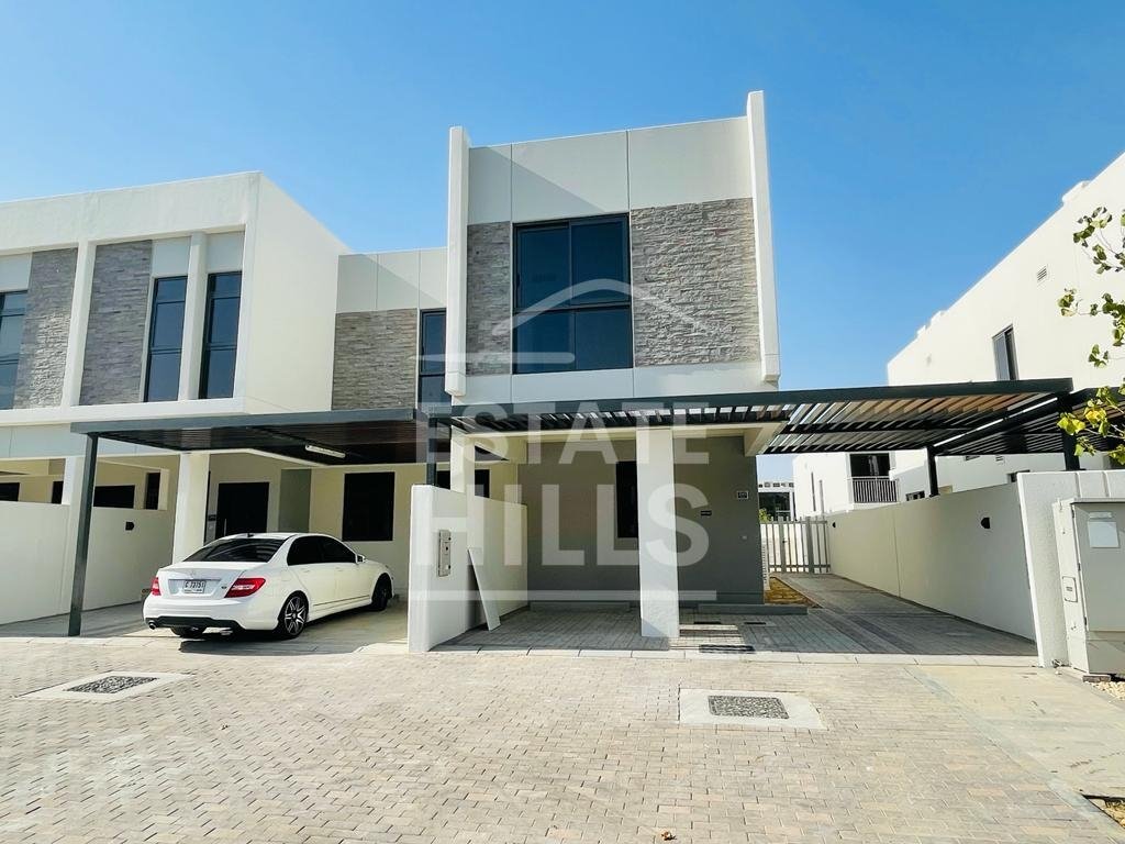 4 bedrooms Villa in Dubai, UAE No. 8706