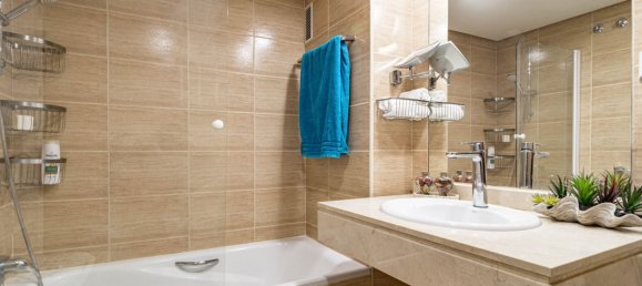 Apartamento de 2 dormitorios en Marbella, Spain No. 63629 37