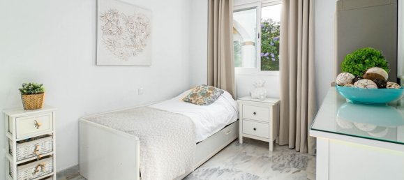 Apartamento de 2 dormitorios en Marbella, Spain No. 63629 33