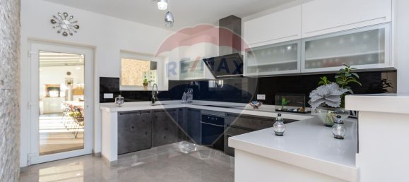 3 bedrooms House in Sesimbra, Portugal No. 185468 7