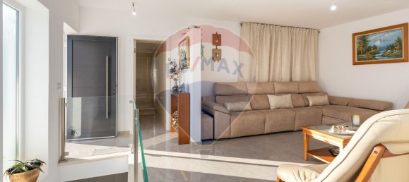 3 bedrooms House in Sesimbra, Portugal No. 185468 12