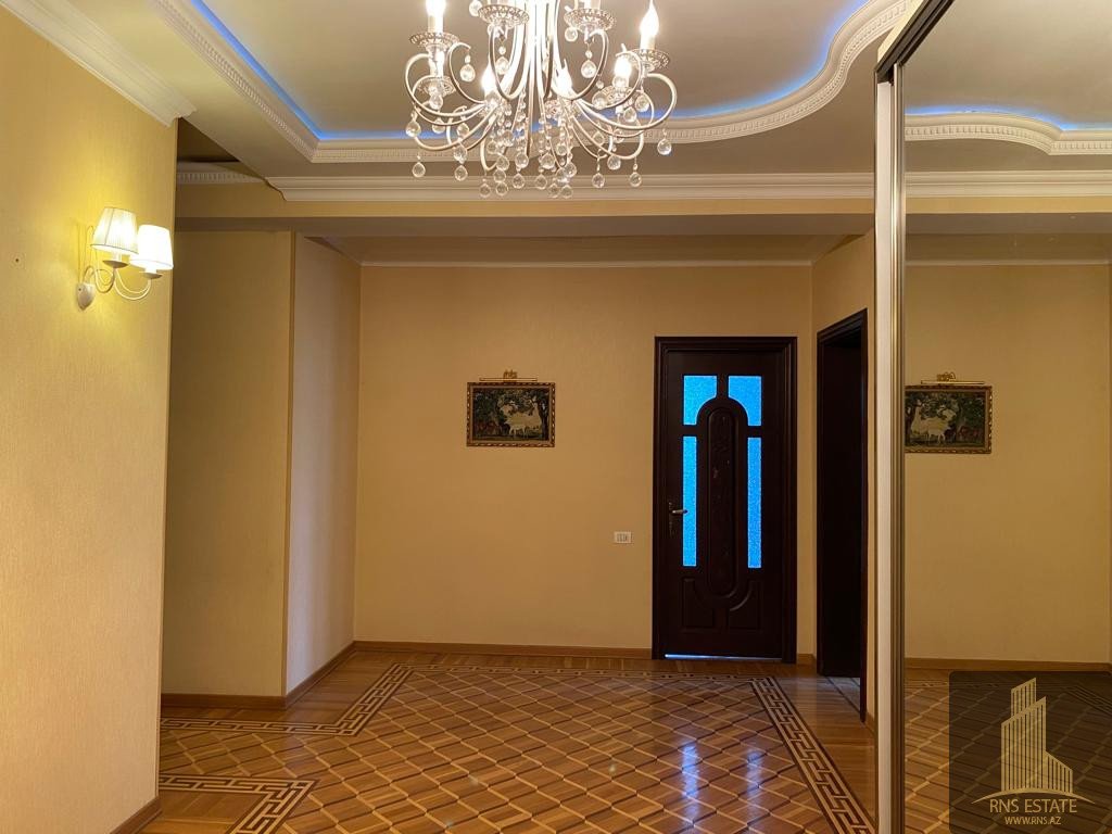 4 bedrooms Apartment in Baku, Azerbaijan No. 2044