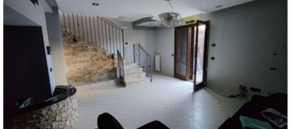 Apartamento de 5 dormitorios en Ardea, Italy No. 12461 22