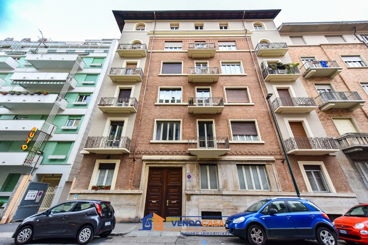 Studio in Turin, Italy No. 12833